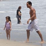 Mario Lopez, centro de todas las miradas durante sus vacaciones en familia