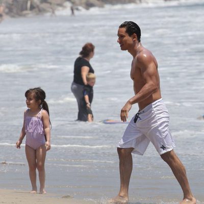 Mario Lopez luce cuerpazo durante sus vacaciones en familia