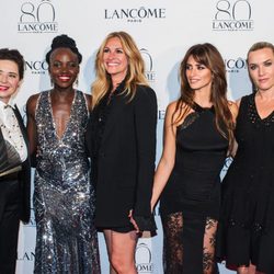 Isabella Rossellini, Lupita Nyong'o, Julia Roberts, Penélope Cruz y Kate Winslet en el 80 aniversario de Lancôme