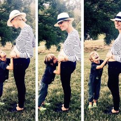 Karolina Kurkova confirma que está embarazada con una bonita foto junto a su hijo