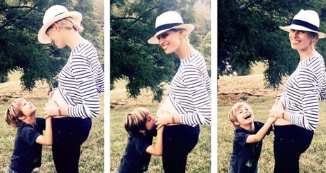 Karolina Kurkova confirma que está embarazada con una bonita foto junto a su hijo