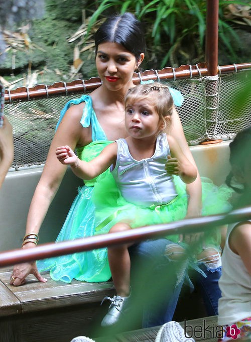 Kourtney Kardashian y Penelope disfrutan de Disneyland por su cumpleaños