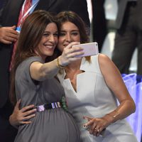 Raquel Sánchez Silva y Sandra Barneda haciendo un selfie