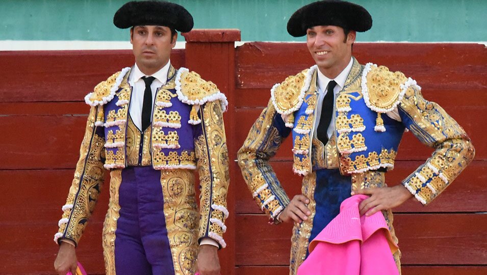Fran Rivera y su hermano Cayetano en una corrida de toros en Estepona