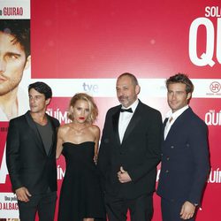Alejo Sauras, Ana Fernández, Alfonso Albacete y Rodrigo Guirao en el estreno de 'Solo Química'