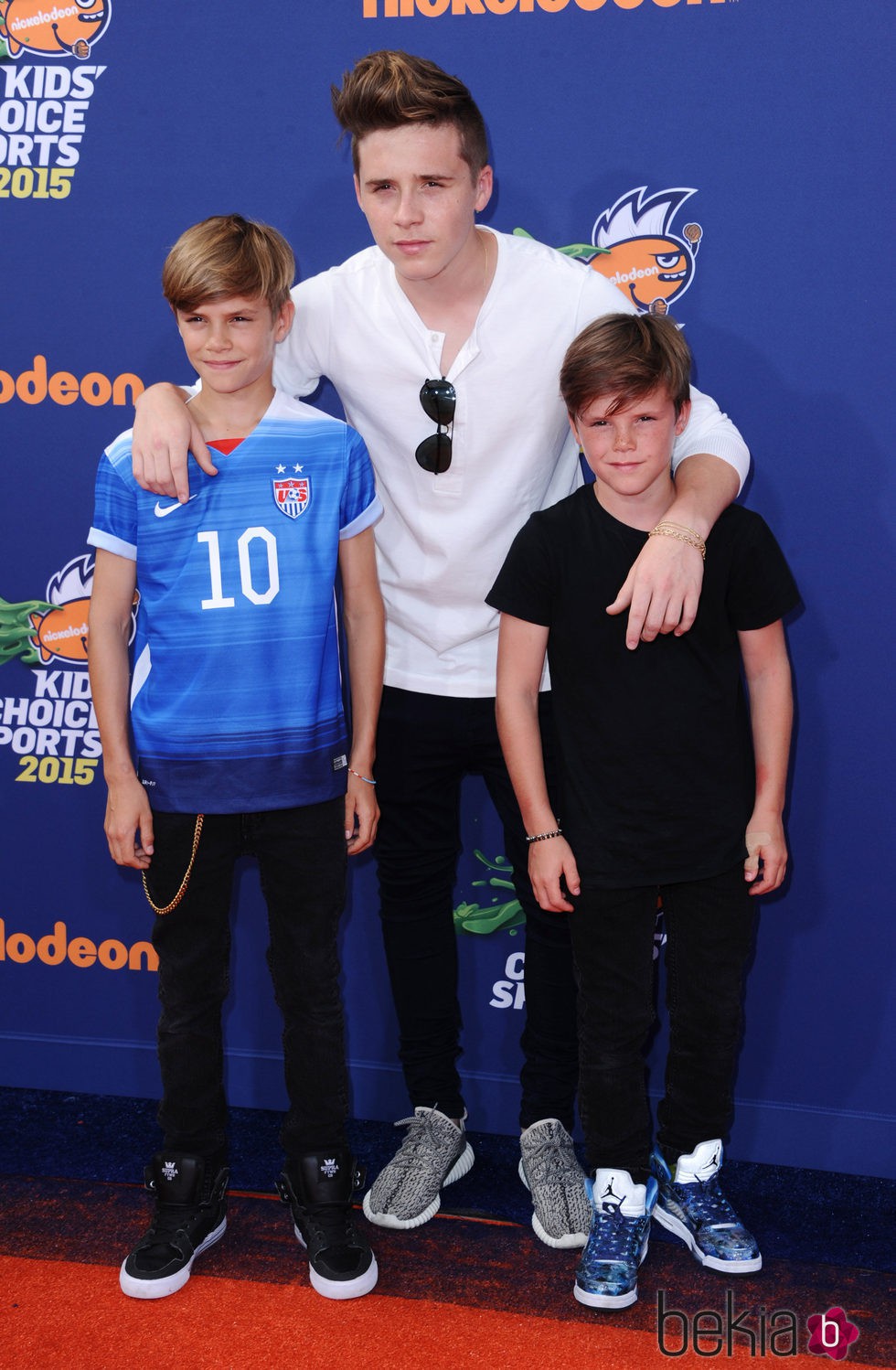 Brooklyn, Romeo y Cruz Beckham en la entrega de los Kids Choice Sports Awards 2015