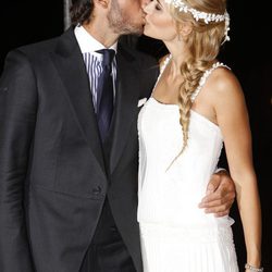 Alba Carrillo y Feliciano López se besan en su boda