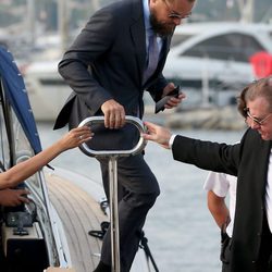 Leonardo DiCaprio en el puerto de Saint-Tropez antes de su fiesta benéfica
