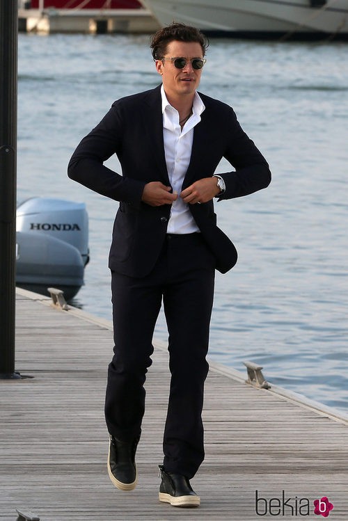 Orlando Bloom en el puerto de Saint-Tropez antes de la fiesta benéfica de Leonardo DiCaprio