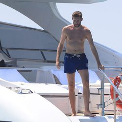 Rudy Fernández con el torso desnudo en un barco en su luna de miel en Ibiza