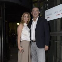 Genoveva Casanova y José María Michavila en el concierto de Juanes en Madrid