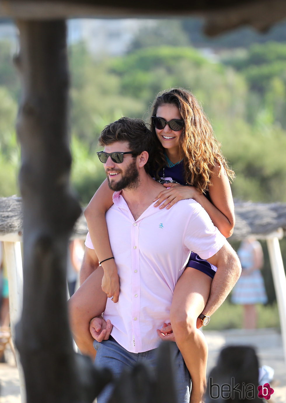 Nina Dobrev pasea con su novio Austin Stowell en sus vacaciones en Saint Tropez