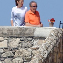 Telma Ortiz con su abuelo Francisco Rocasolano durante unas vacaciones en Italia