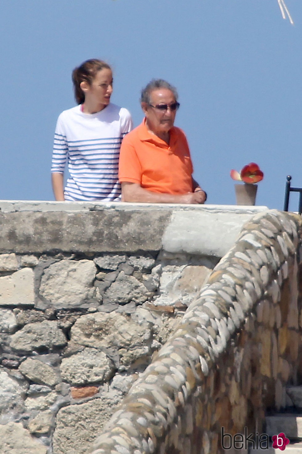 Telma Ortiz con su abuelo Francisco Rocasolano durante unas vacaciones en Italia
