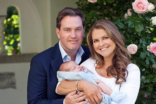 Posado de la Princesa Magdalena y Chris O'Neill con su hijo el Príncipe Nicolás