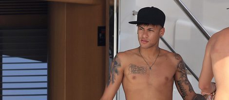 Neymar a bordo de un yate durante sus vacaciones en Ibiza