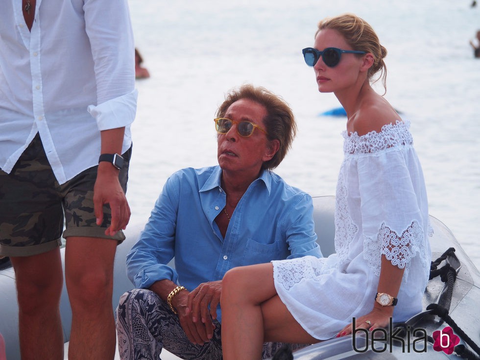 Olivia Palermo junto a Valentino en las playas de Formentera