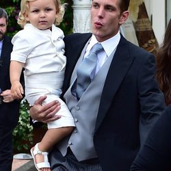 Andrea Casiraghi y su hijo Sasha en la boda de su hermano