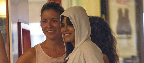 Michelle Rodriguez en compañía femenina por Ibiza