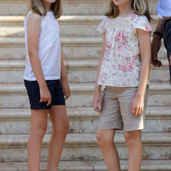La Infanta Sofía y la Princesa Leonor en su posado de verano en Marivent