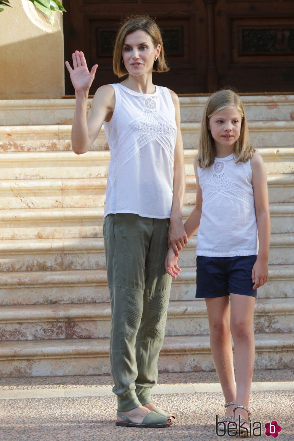 La Reina Letizia y la Infanta Sofía en su posado de verano en Marivent