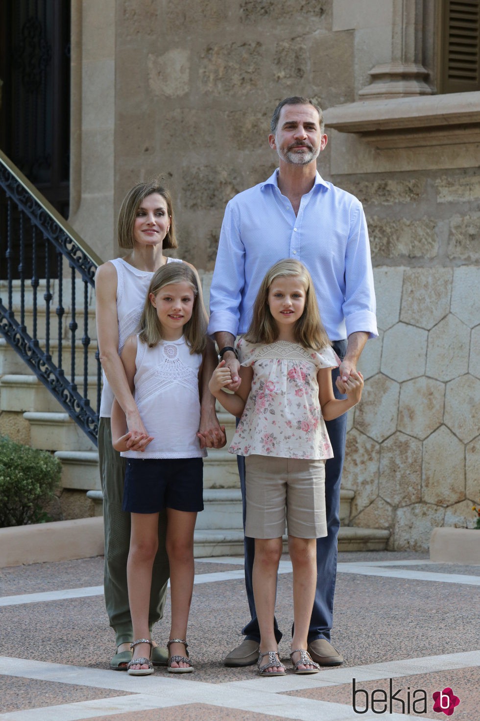 Los Reyes Felipe y Letizia y sus hijas en su posado veraniego en Marivent