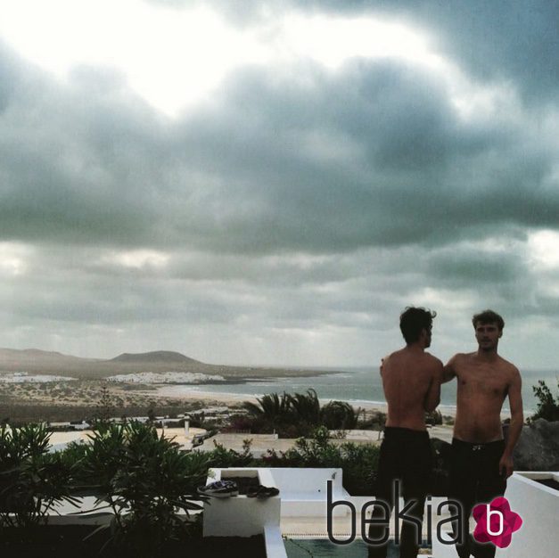 Jon Kortajarena y Clement Chabernaud con el torso desnudo en Lanzarote
