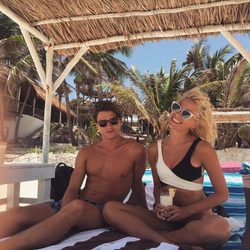 Pixie Lott y Oliver Cheshire durante sus vacaciones en Riviera Maya