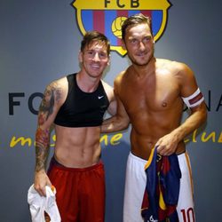 Leo Messi y Totti lucen abdominales
