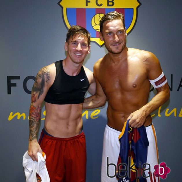 Leo Messi y Totti lucen abdominales