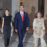 Los Reyes Felipe y Letizia y la Reina Sofía en la recepción a las autoridades y sociedad balear en Mallorca