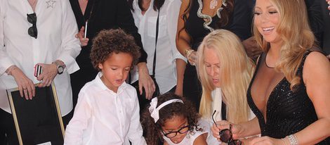 Mariah Carey estrena su estrella en el Paseo de la Fama con ayuda de sus hijos
