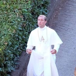 Jude Law en el rodaje de la miniserie 'The Young Pope' en Roma