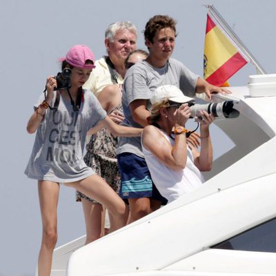 La Infanta Elena, Froilán y Victoria Federica siguen las regatas de la Copa del Rey de Vela