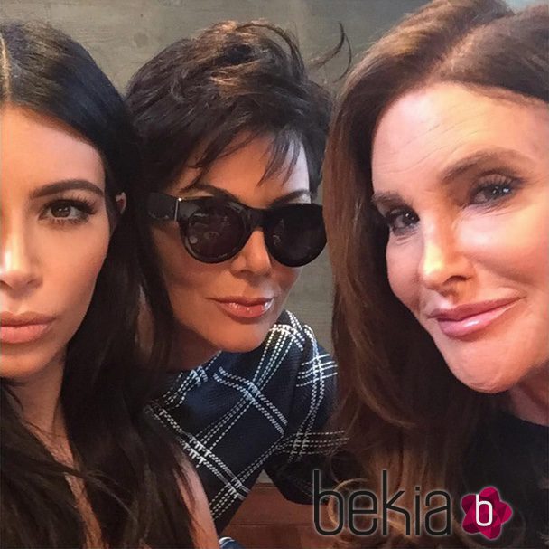 Kim Kardashian sube la primera foto junto a su madre Kris Jenner y Caitlyn Jenner