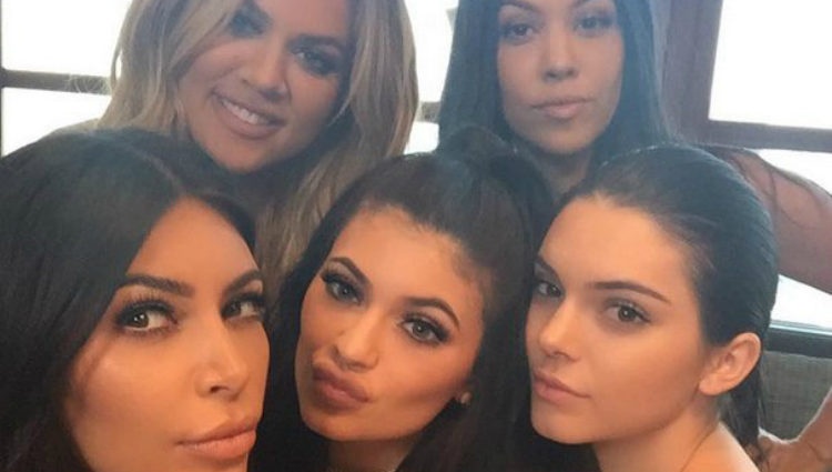 Kim Kardashian, Khloe Kardashian, Kourtney Kardashian, Kendall Jenner y Kylie Jenner de fiesta