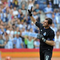 Iker Casillas en el partido Porto-Napolés