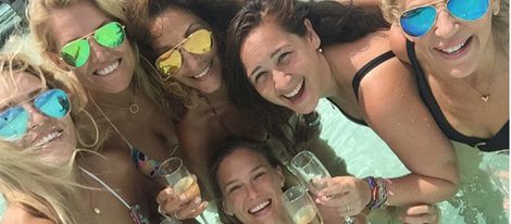 Bar Refaeli en su despedida de soltera con sus amigas