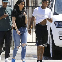 Kylie Jenner y Tyga a la salida de un hospital en Los Ángeles