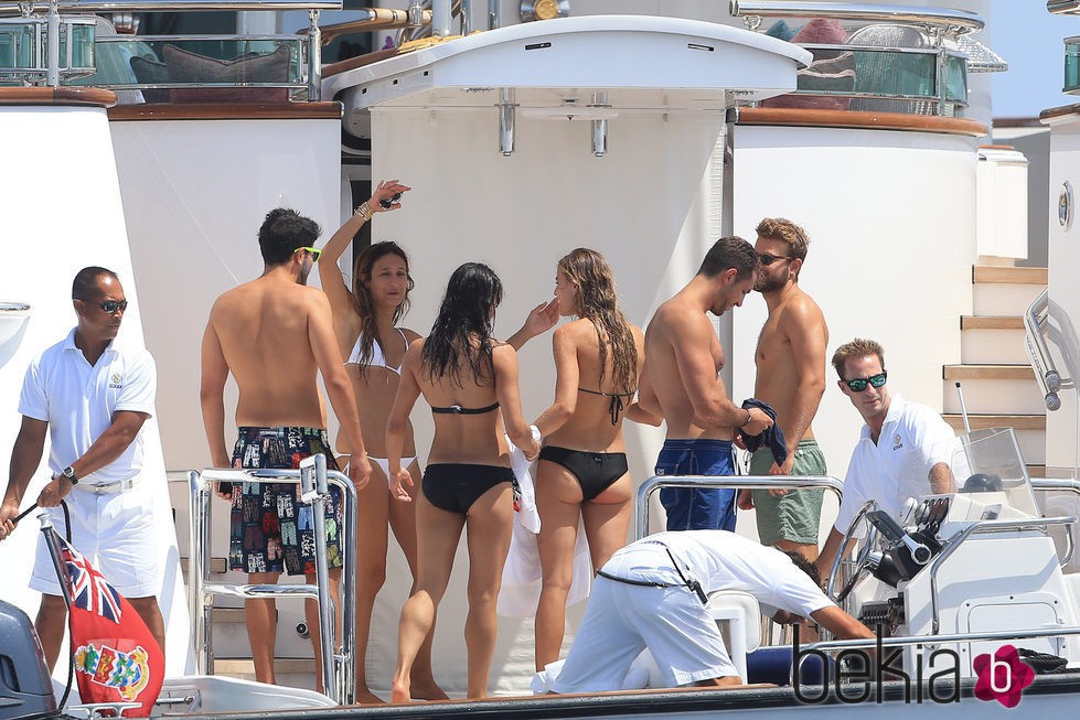 Michelle Rodriguez a bordo de un yate disfrutando con sus amigos