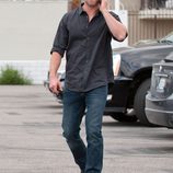 Chris Hemsworth hablando por teléfono en Los Ángeles