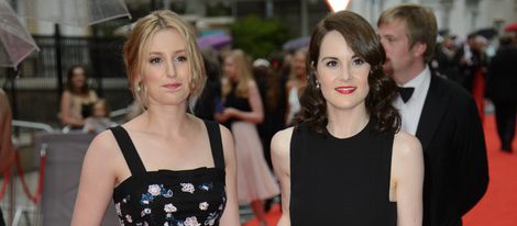 Laura Carmichel y Michelle Dockery en un homenaje a 'Downton Abbey' en Londres