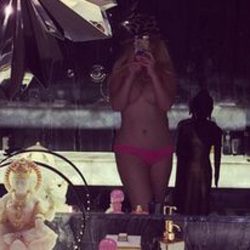 Christina Aguilera posa en topless