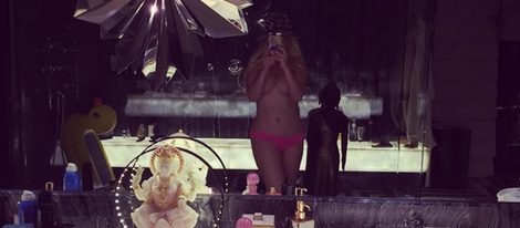 Christina Aguilera posa en topless
