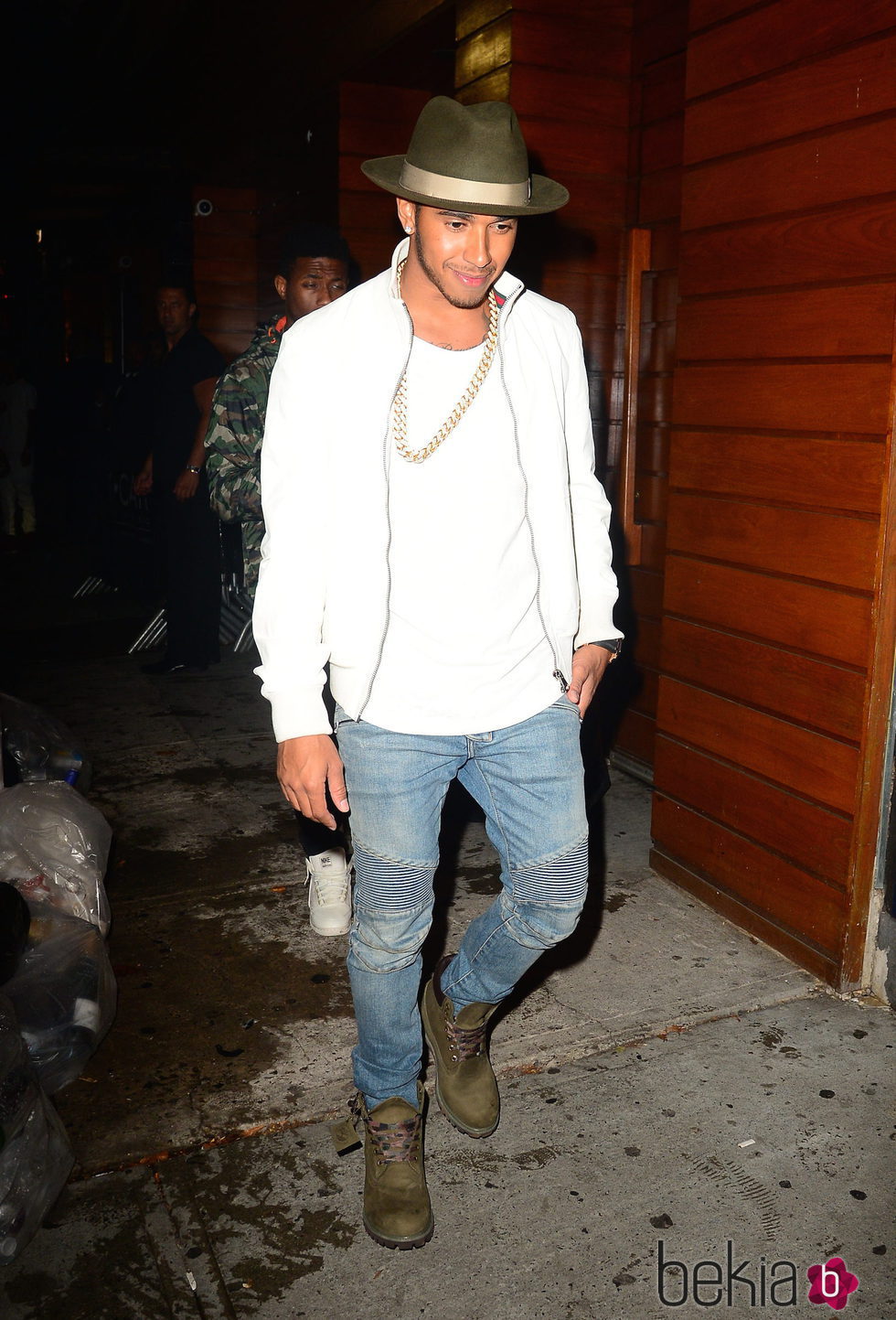 Lewis Hamilton saliendo de un pub de Nueva York tras pasar la noche con Rihanna