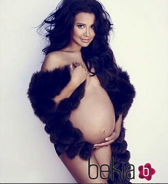 Naya Rivera muestra embarazo con un posado desnuda