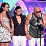 Jordana Brewster, Vin Diesel y Michelle Rodriguez recogen el galardón de 'Fast&Furious 7' de los Teen Choice Awards 2015