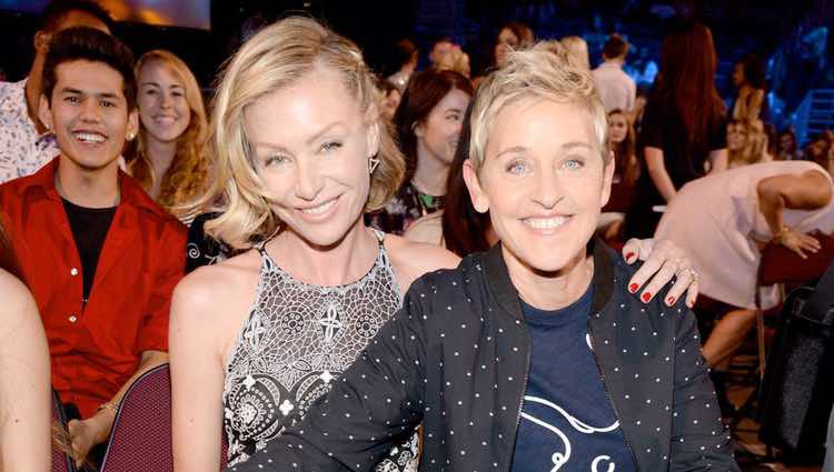 Ellen DeGeneres y Portia de Rossi juntas en los Teen Choice Awards 2015