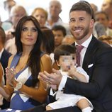 Sergio Ramos con Pilar Rubio y su hijo Sergio en su renovación con el Real Madrid