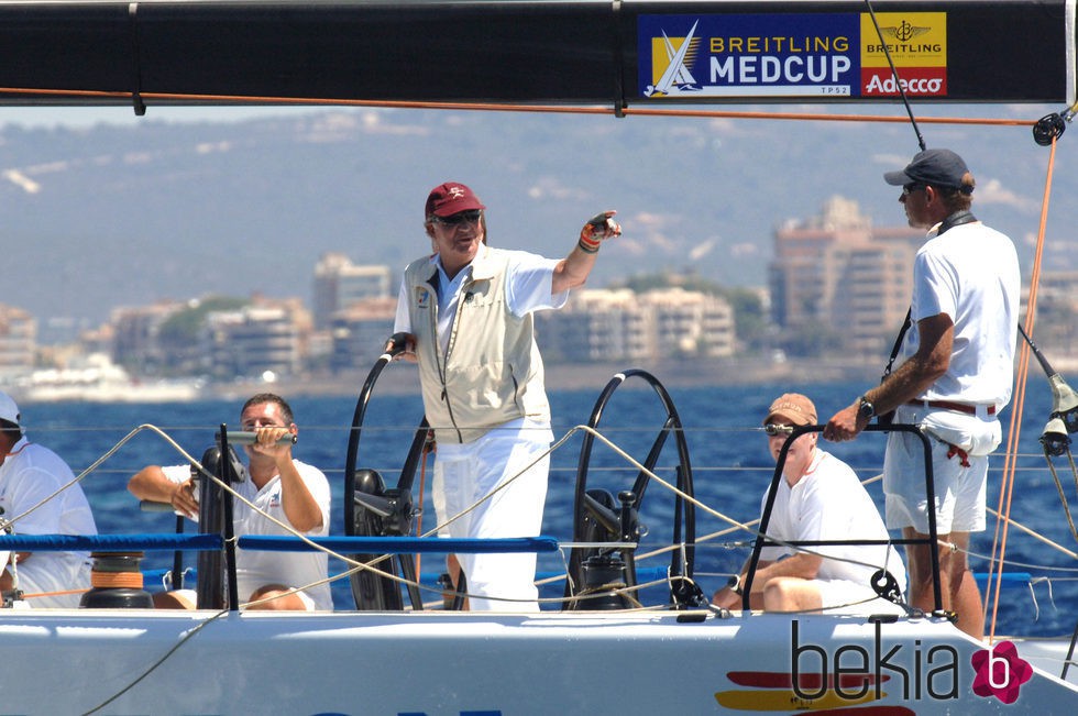 El Rey Juan Carlos capitaneando el Bribón en la Copa del Rey de Vela